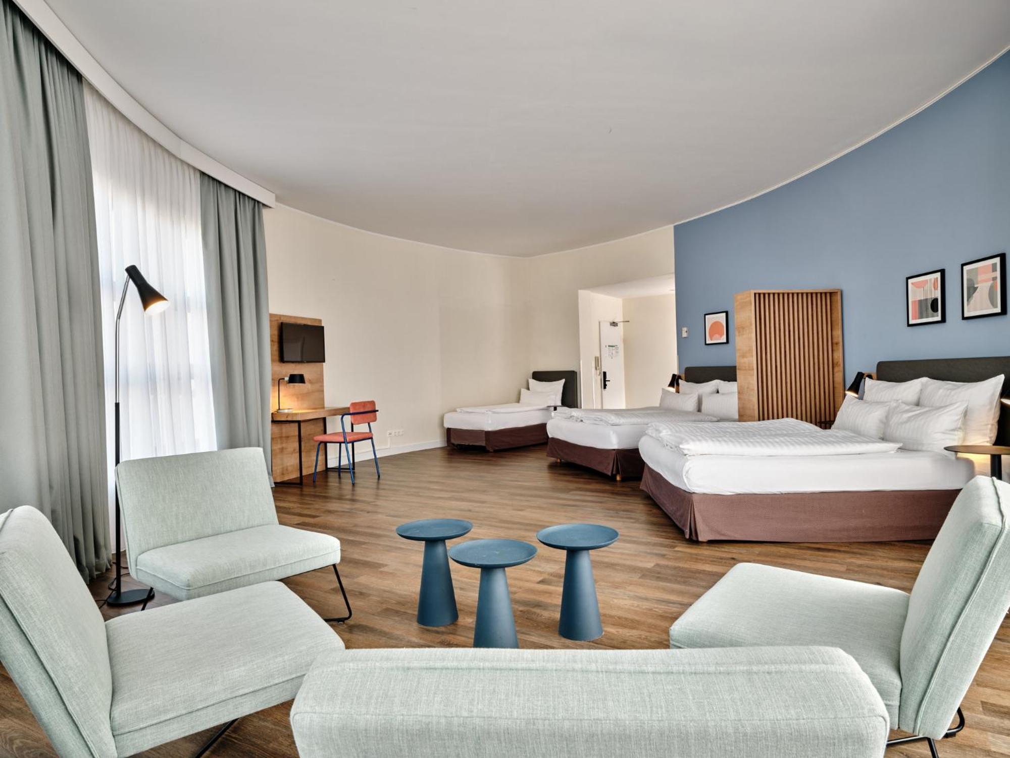 Garner - Schoeneberg By Ihg Hotel 3*